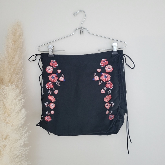 H&M Faux Suede Floral Mini Skirt Size 8 - Picture 4 of 6